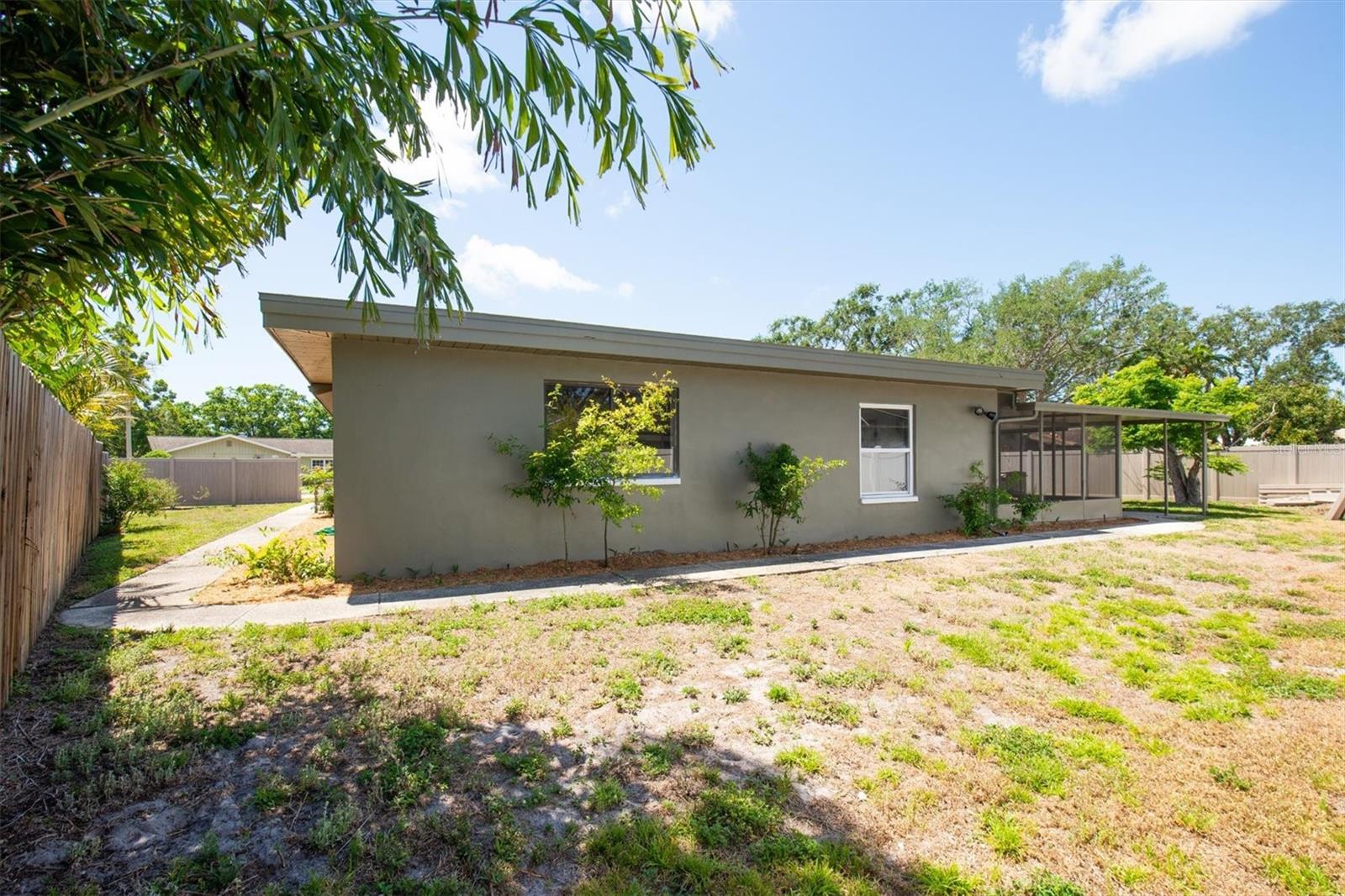 Listing photo id 38 for 11797 David Court