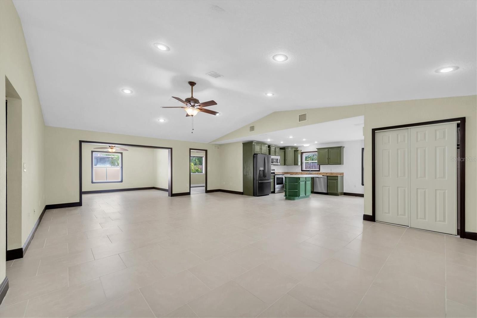 Listing photo id 7 for 11797 David Court