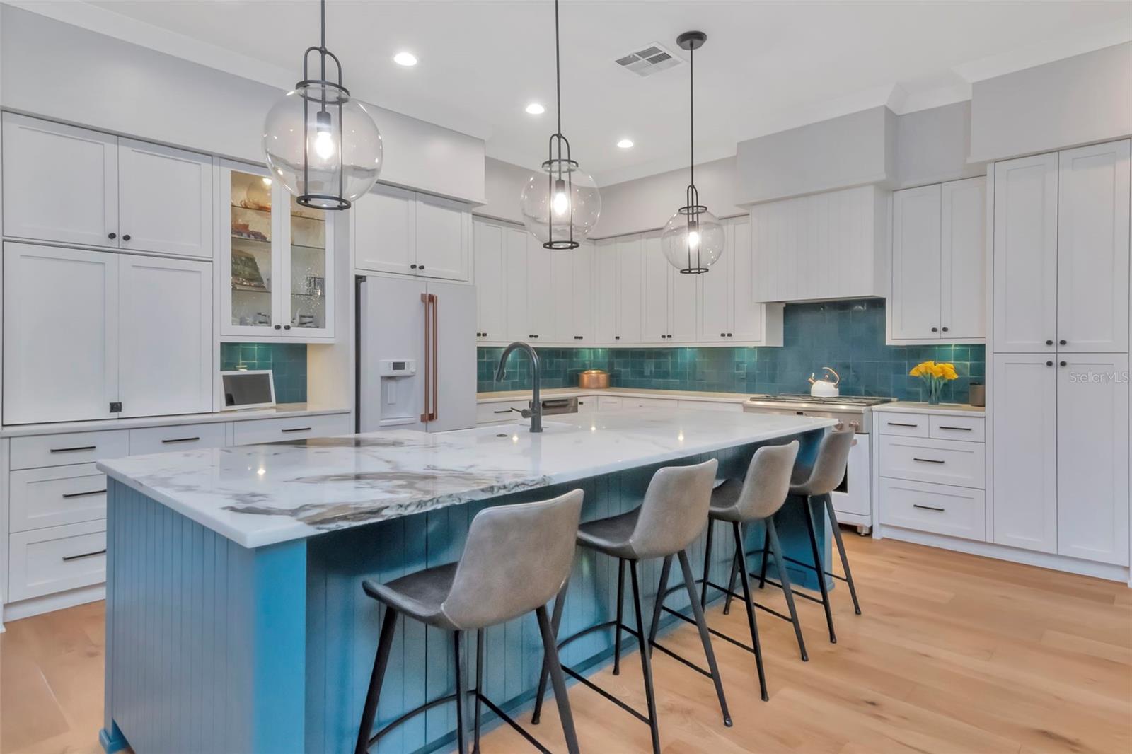 Image 18 of 41 For 3902 Drexel Avenue