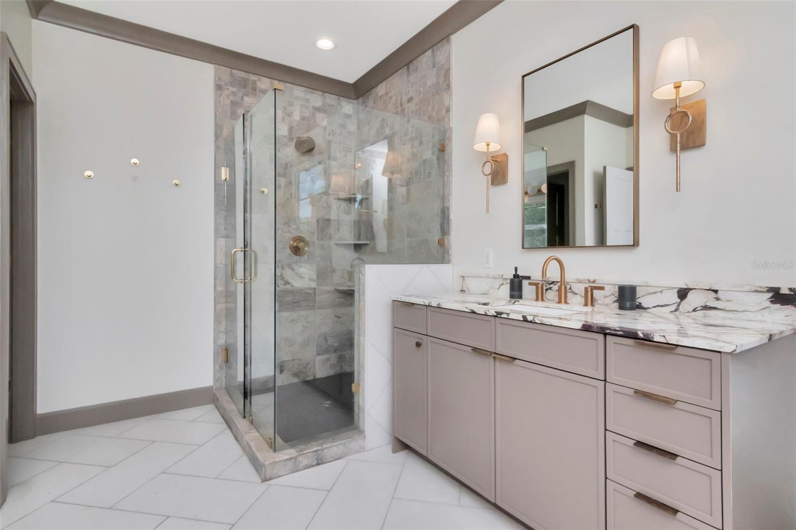 Image 26 of 41 For 3902 Drexel Avenue