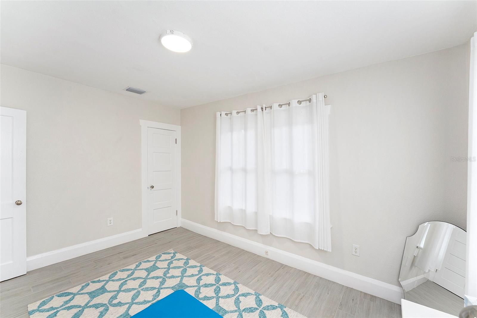 Image 25 of 31 For 309 Osborne Avenue