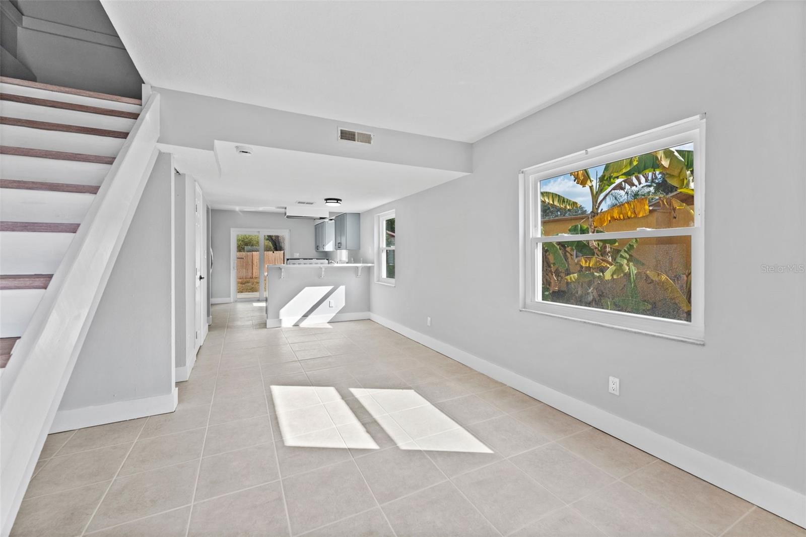 Image 10 of 33 For 8737 Tangerine Place