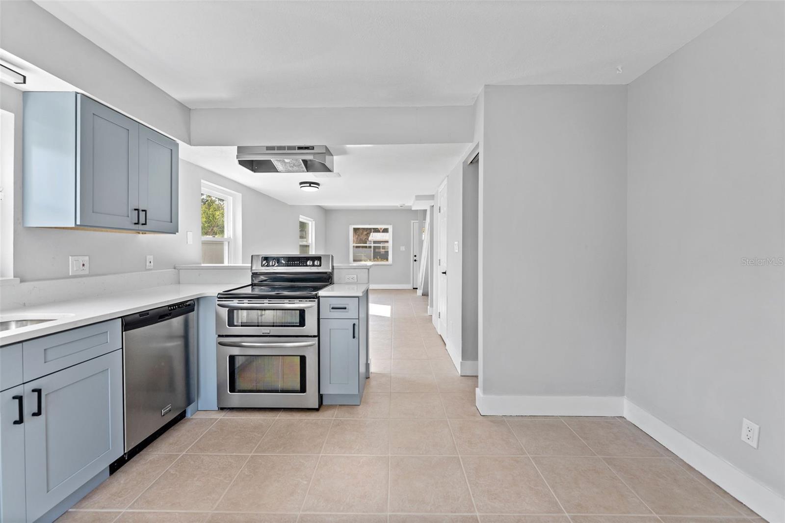 Image 15 of 33 For 8737 Tangerine Place