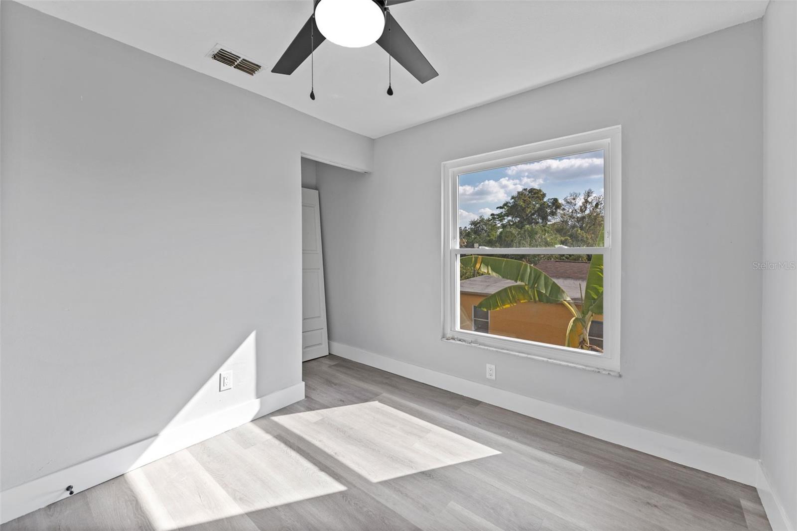 Image 21 of 33 For 8737 Tangerine Place