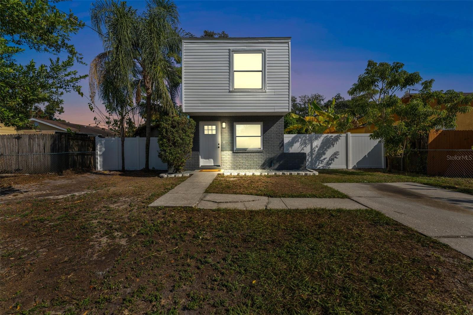 Image 23 of 33 For 8737 Tangerine Place