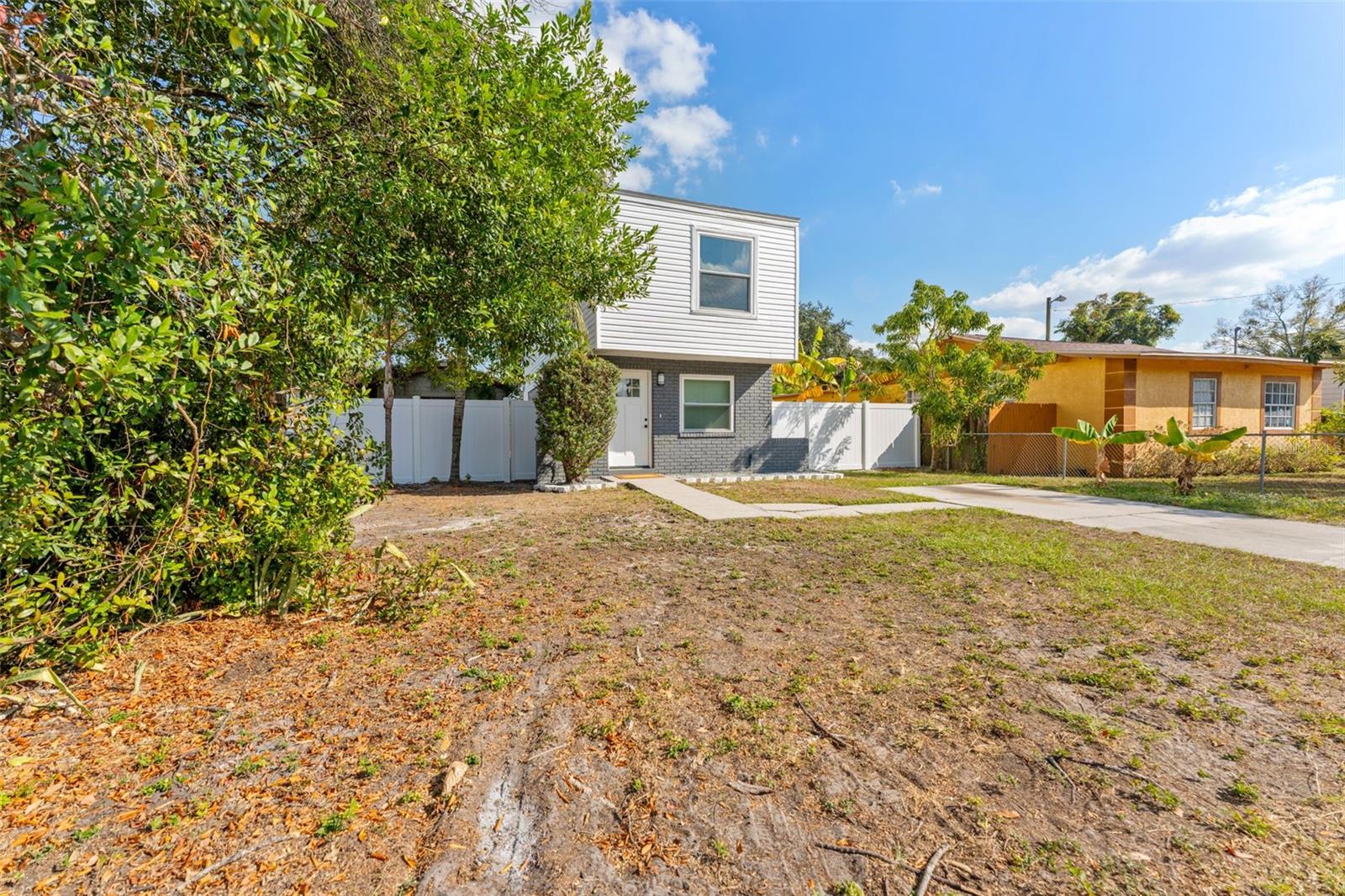 Image 25 of 33 For 8737 Tangerine Place