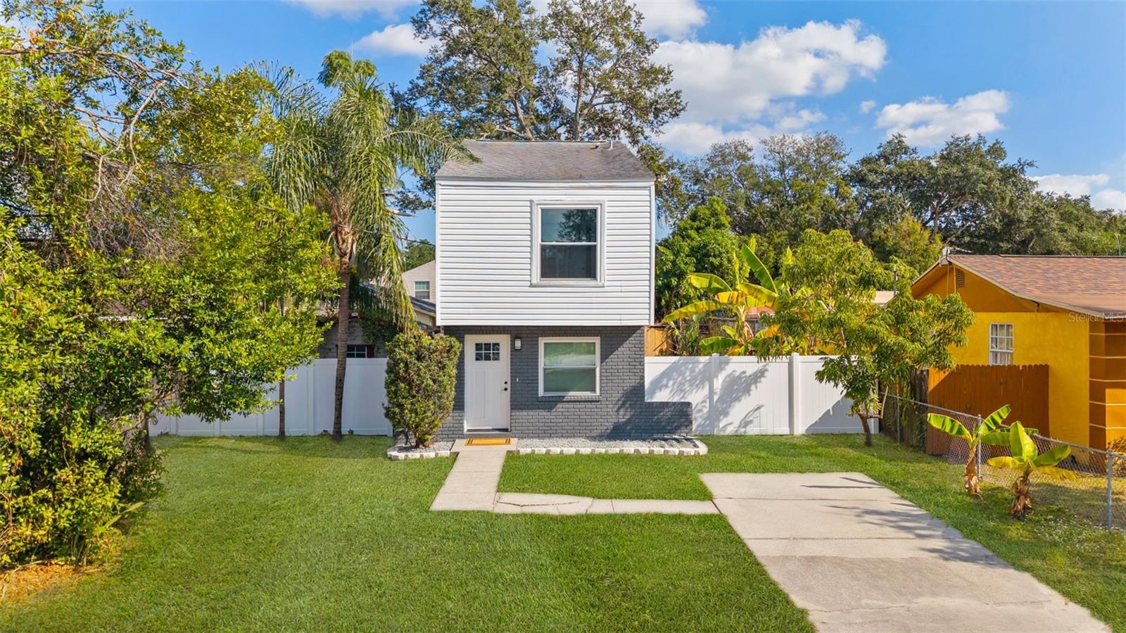 Image 6 of 33 For 8737 Tangerine Place