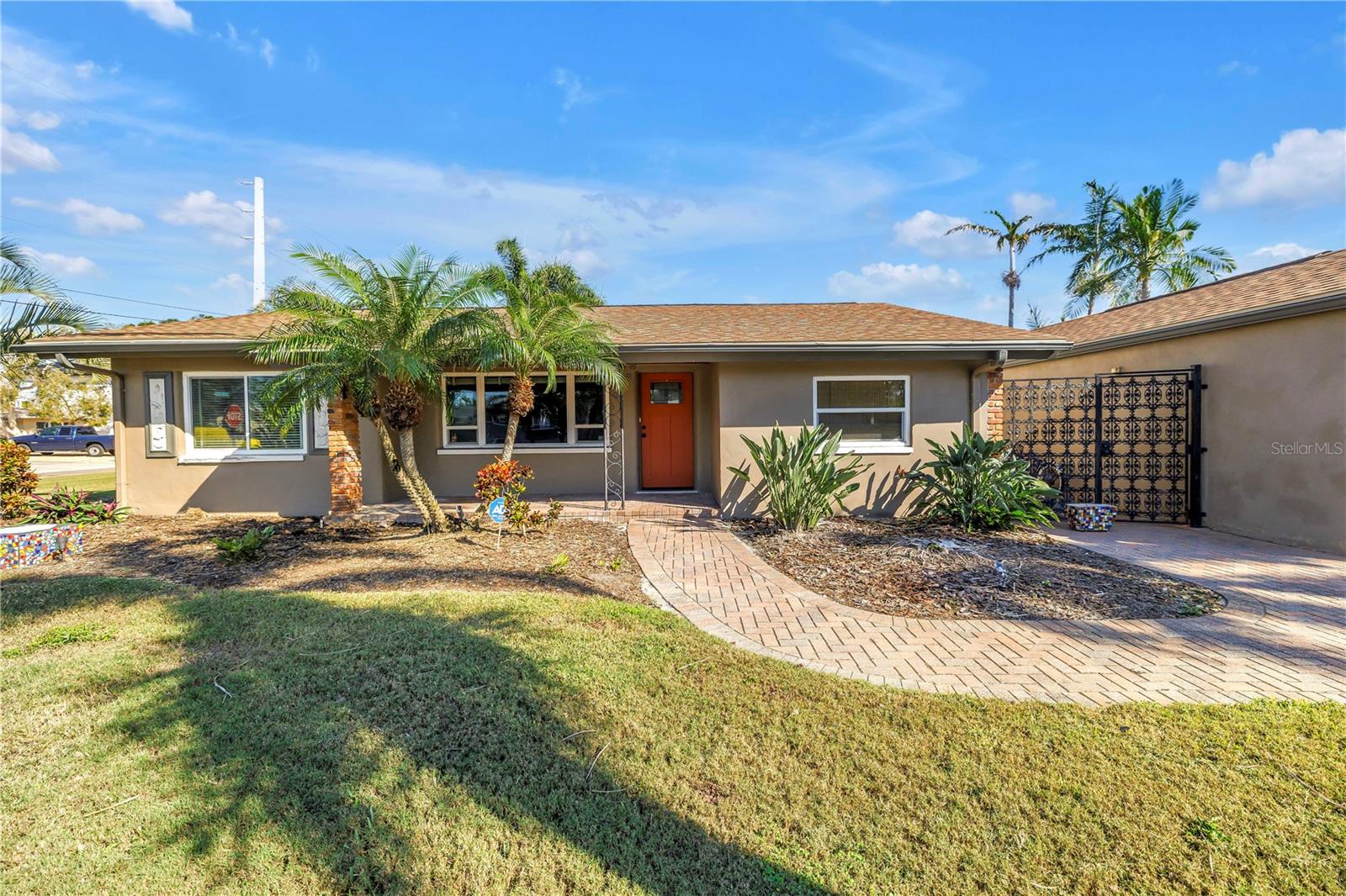 Image 11 of 46 For 7898 Causeway Boulevard N
