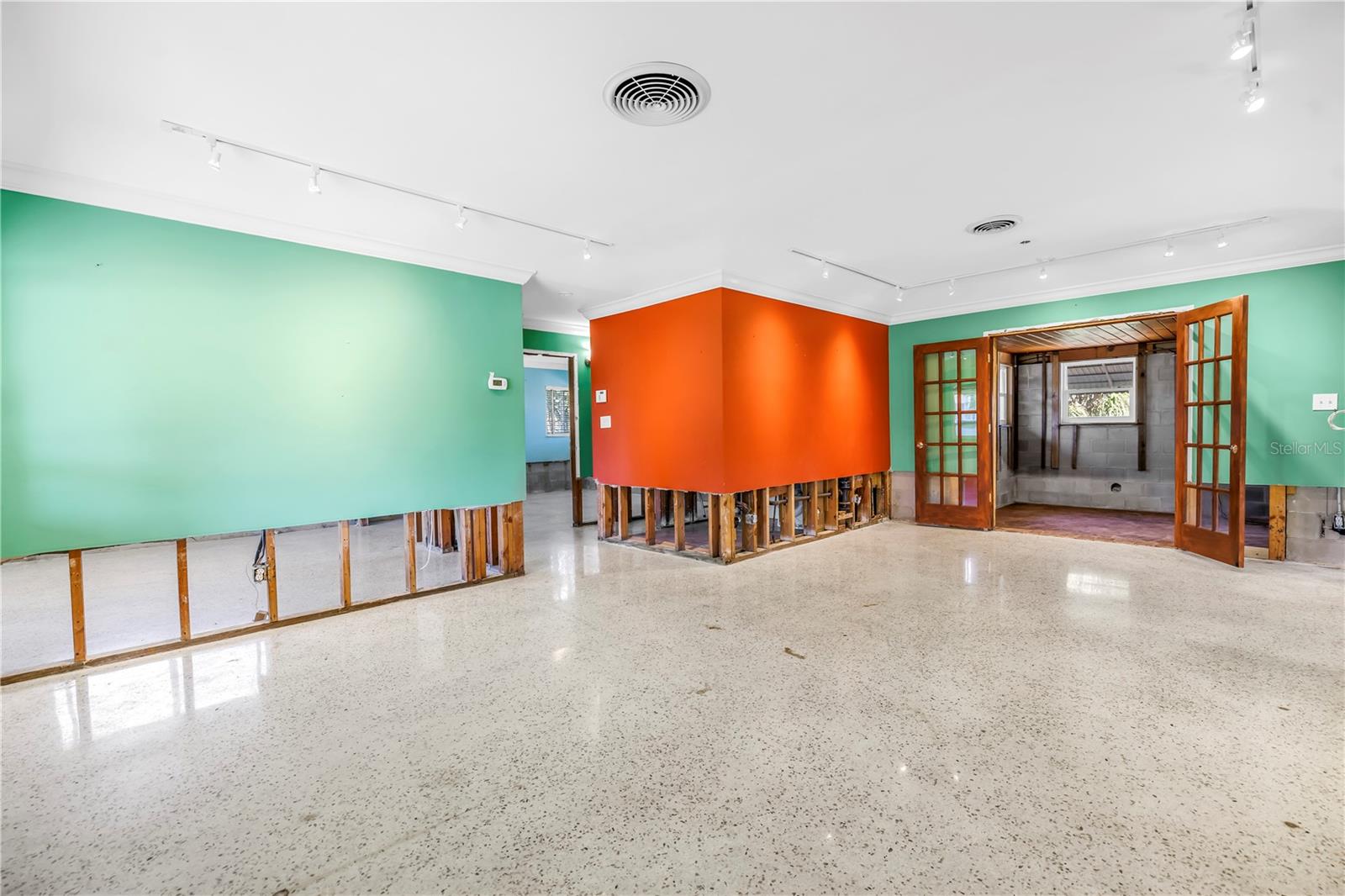 Image 13 of 46 For 7898 Causeway Boulevard N