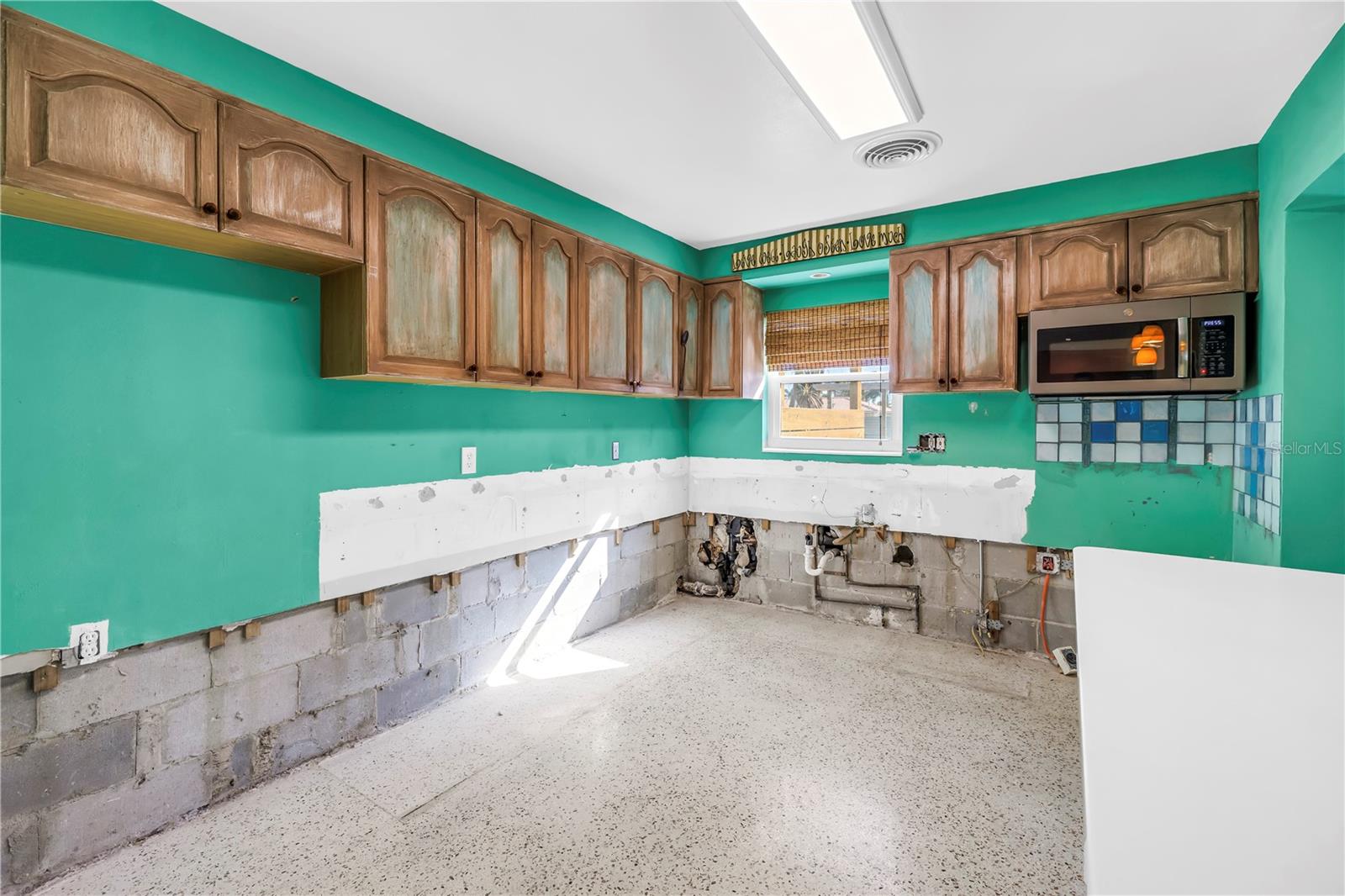 Image 15 of 46 For 7898 Causeway Boulevard N