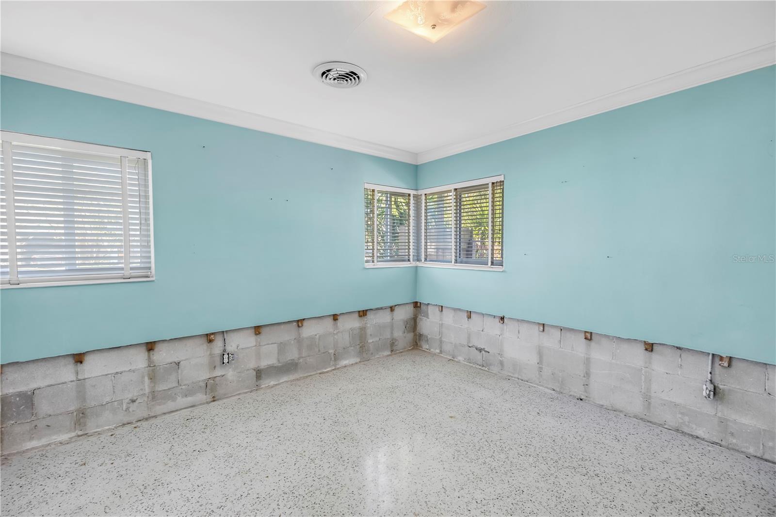 Image 20 of 46 For 7898 Causeway Boulevard N