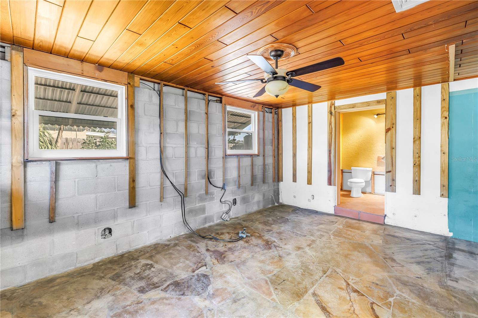 Image 25 of 46 For 7898 Causeway Boulevard N