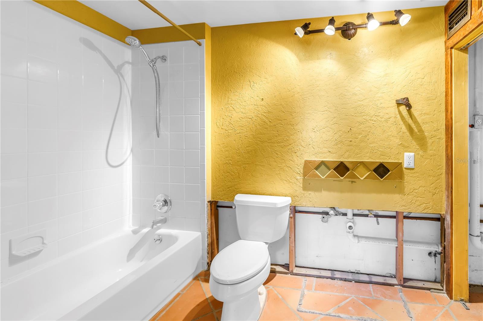 Image 26 of 46 For 7898 Causeway Boulevard N