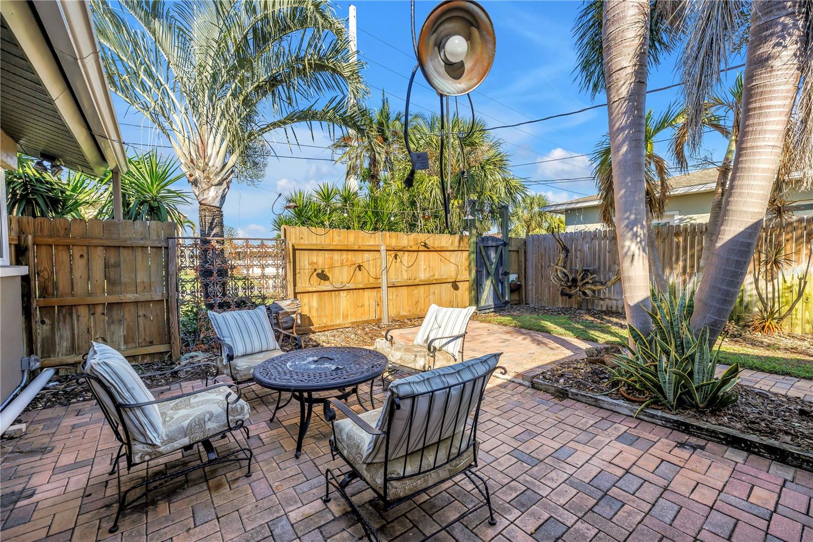 Image 27 of 46 For 7898 Causeway Boulevard N