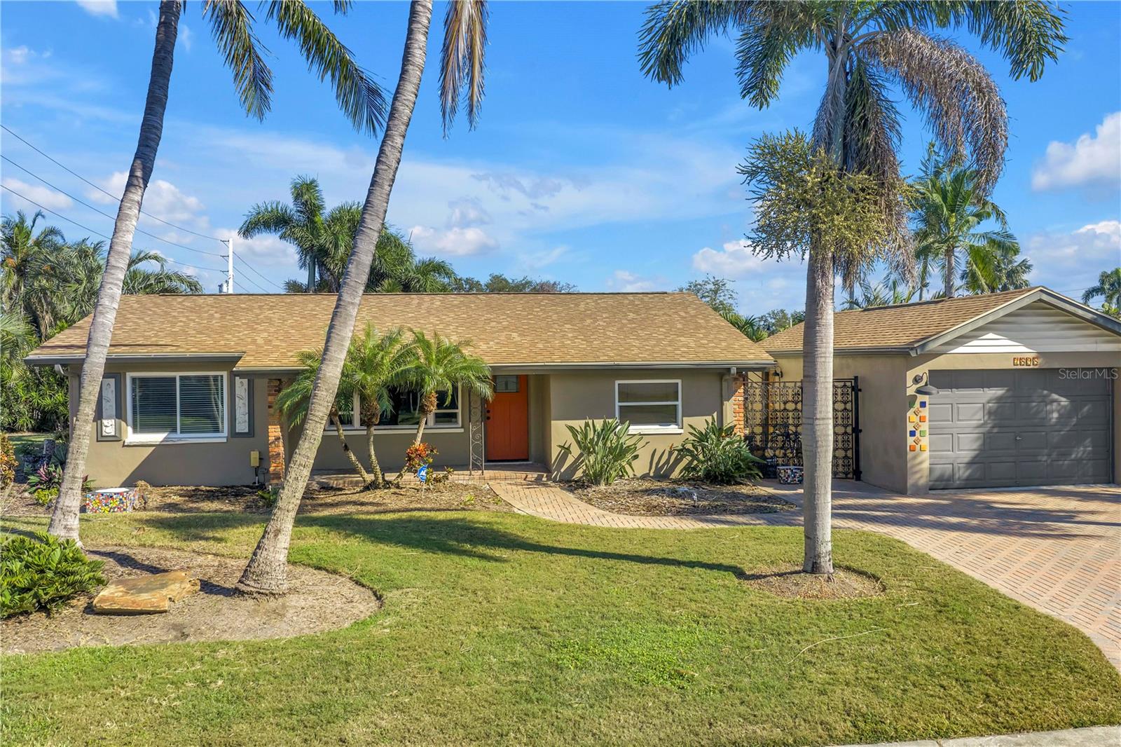 Image 6 of 46 For 7898 Causeway Boulevard N