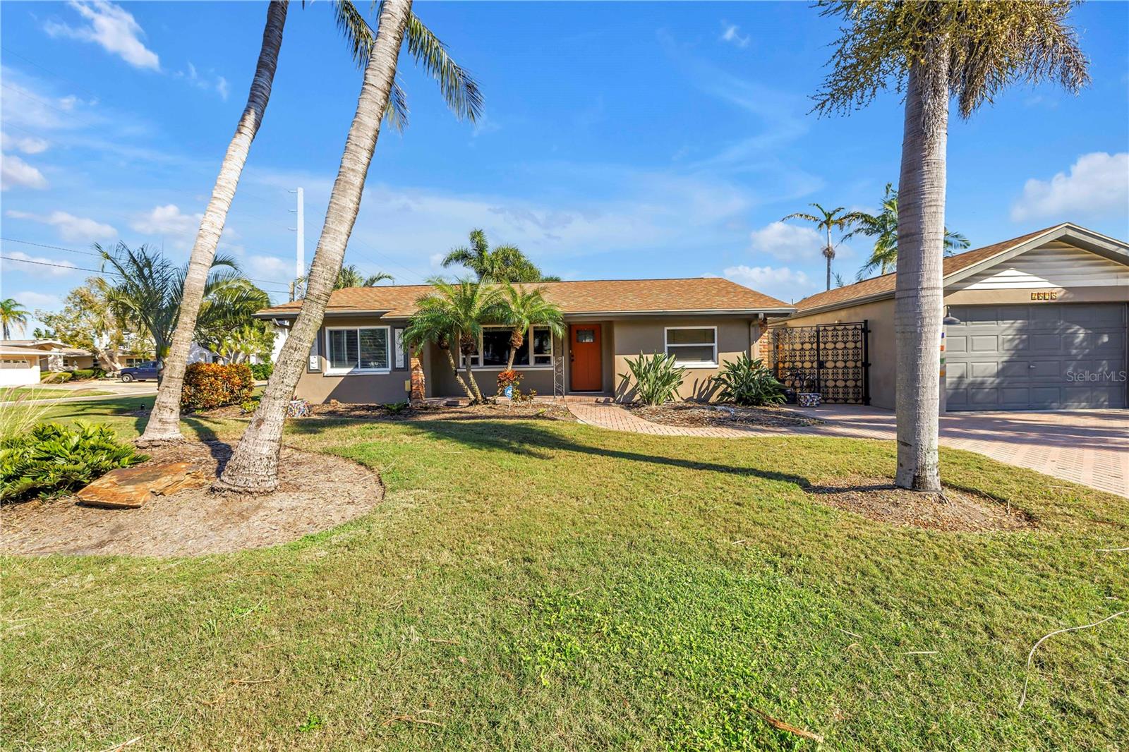 Image 7 of 46 For 7898 Causeway Boulevard N