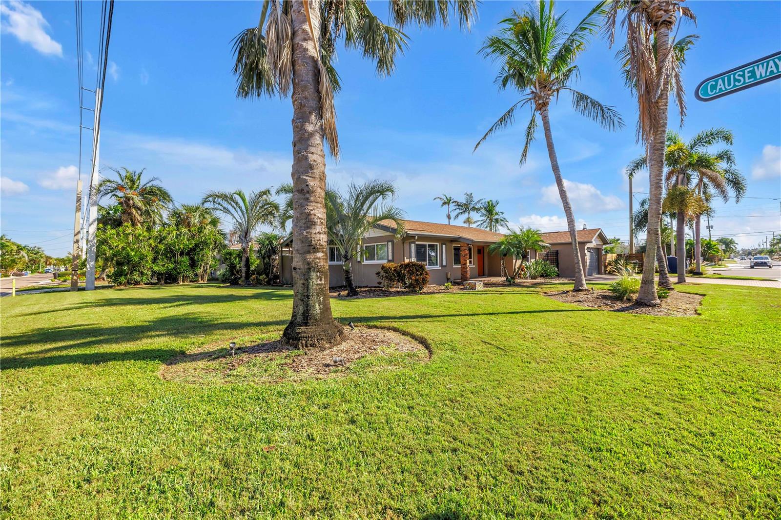 Image 8 of 46 For 7898 Causeway Boulevard N