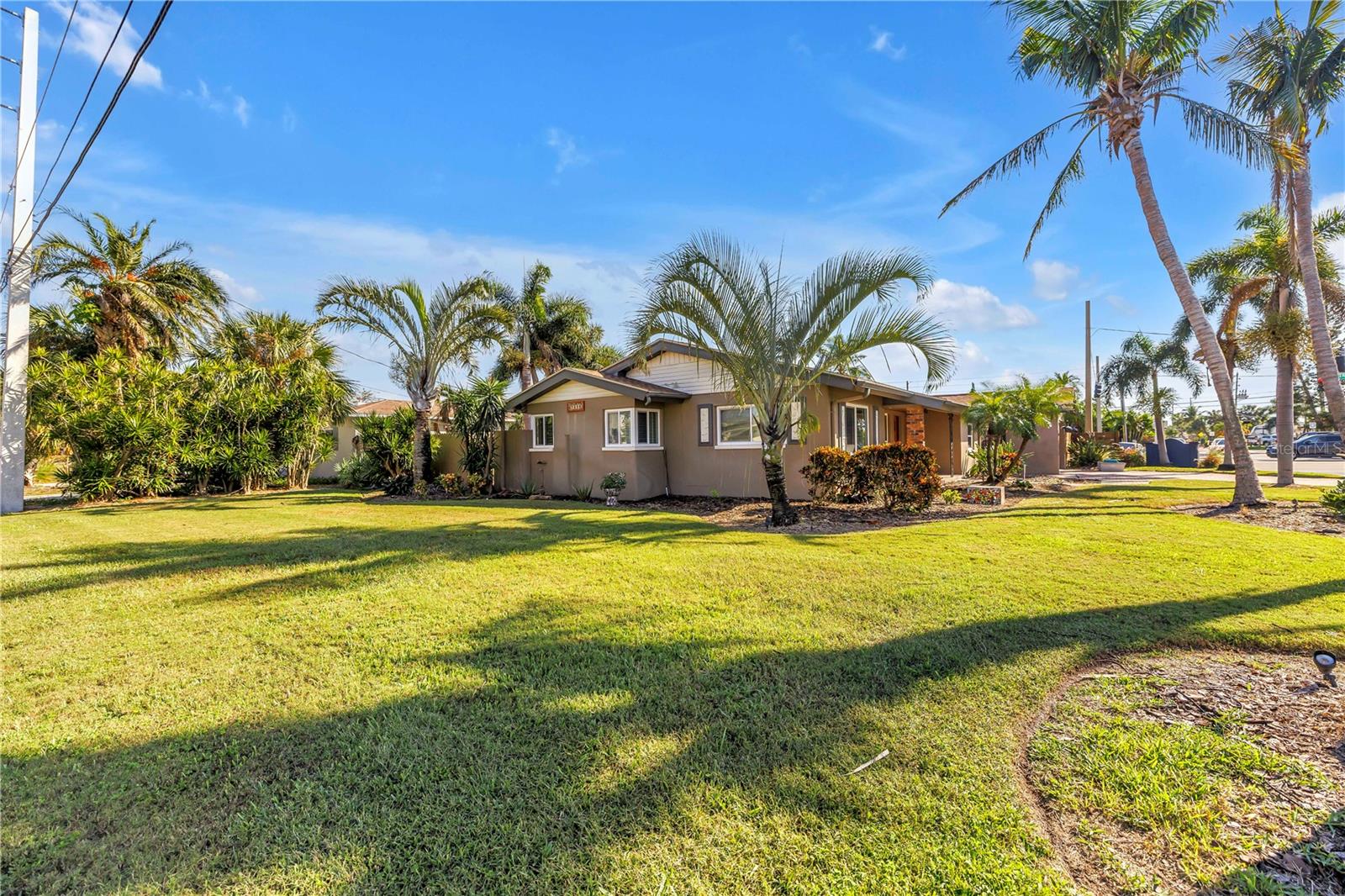 Image 9 of 46 For 7898 Causeway Boulevard N