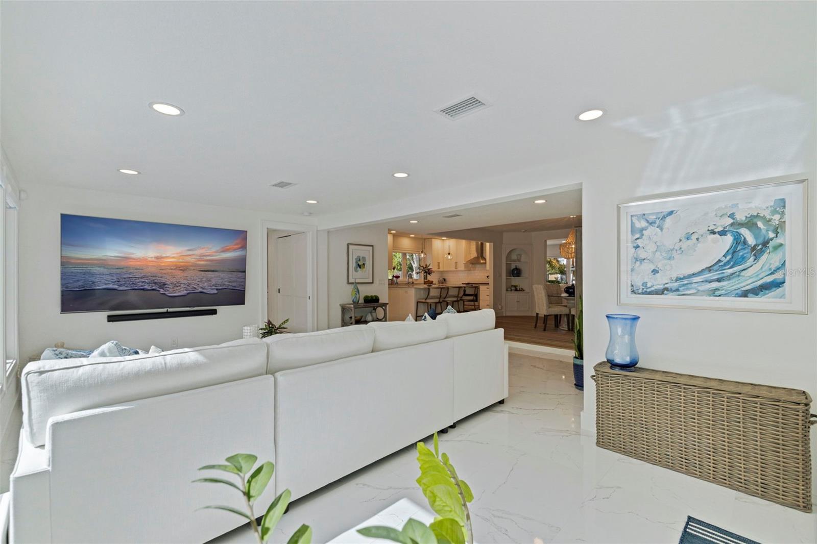 Image 21 of 46 For 176 25th Avenue N