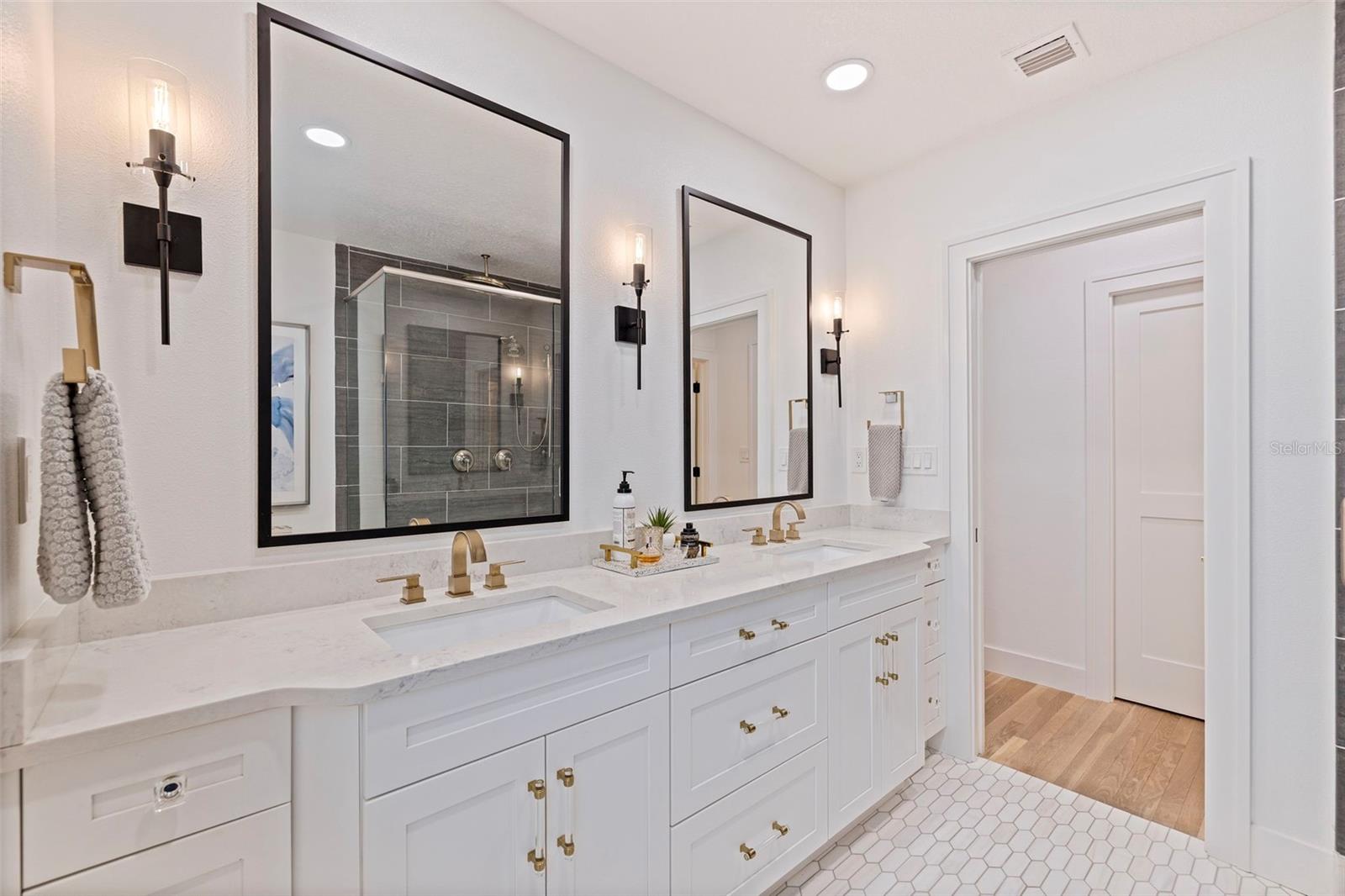 Image 27 of 46 For 176 25th Avenue N