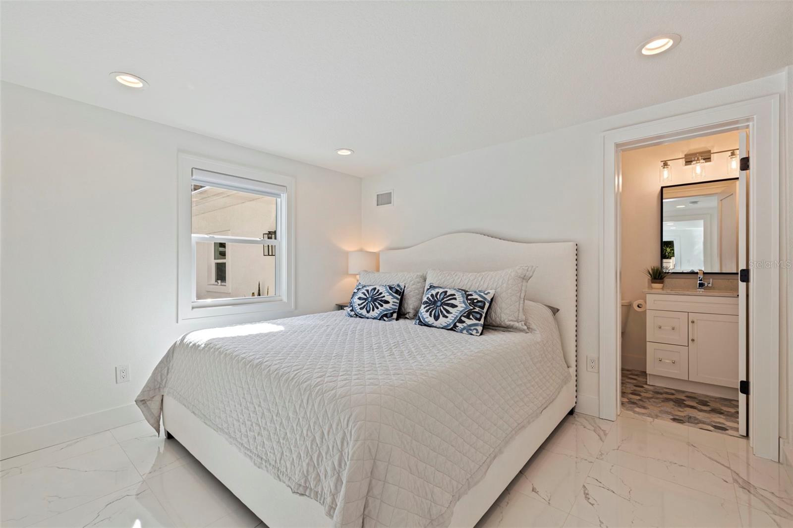 Image 33 of 46 For 176 25th Avenue N