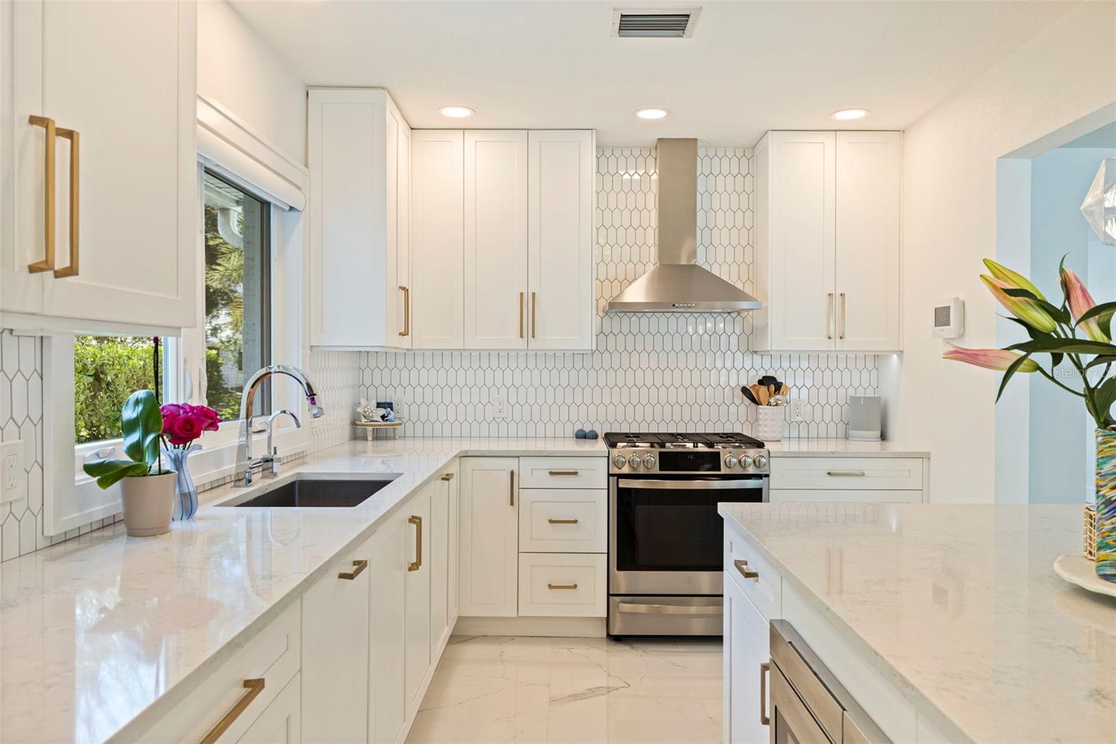 Image 5 of 46 For 176 25th Avenue N