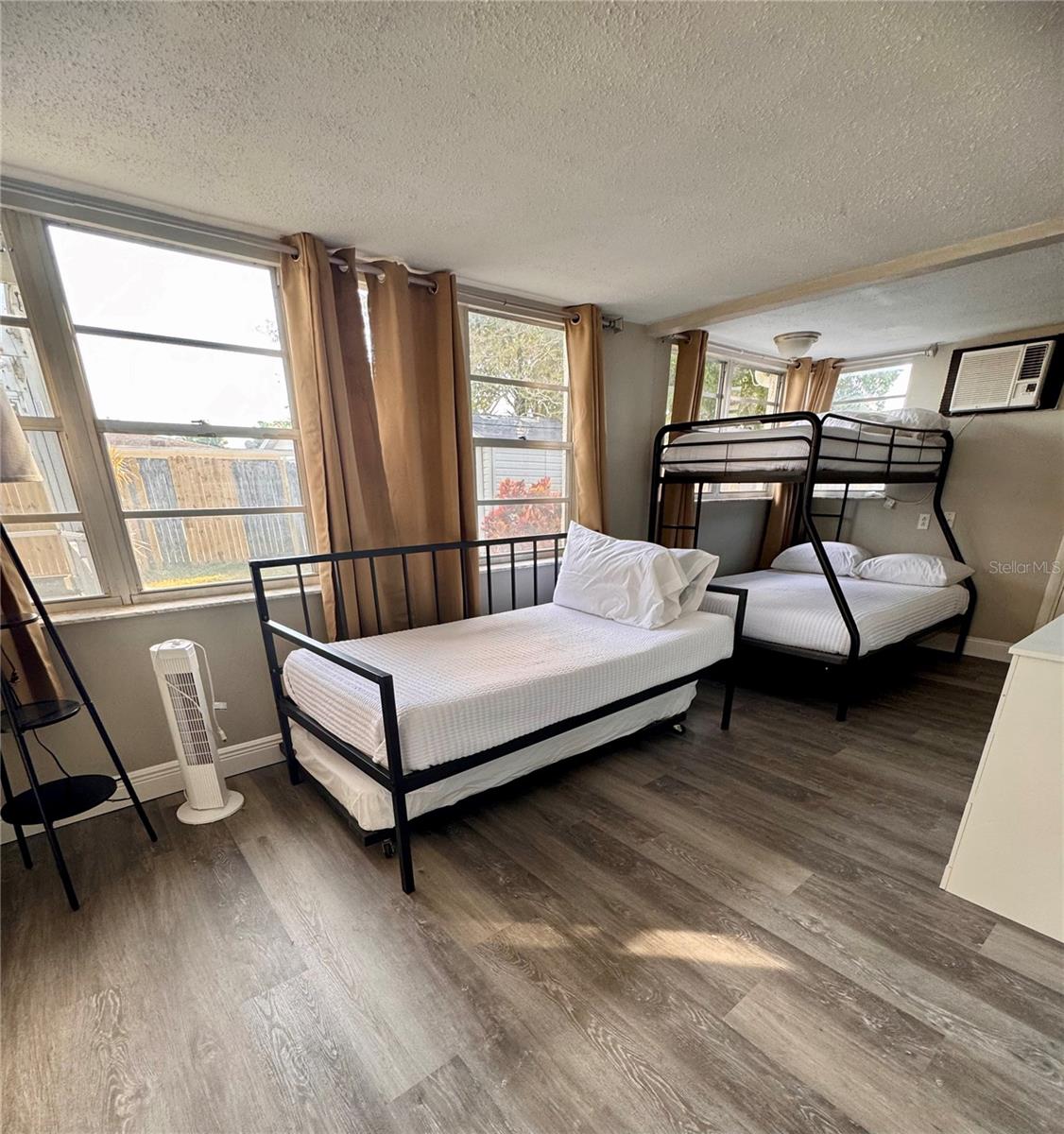 Image 19 of 25 For 7310 Ivanhoe Drive