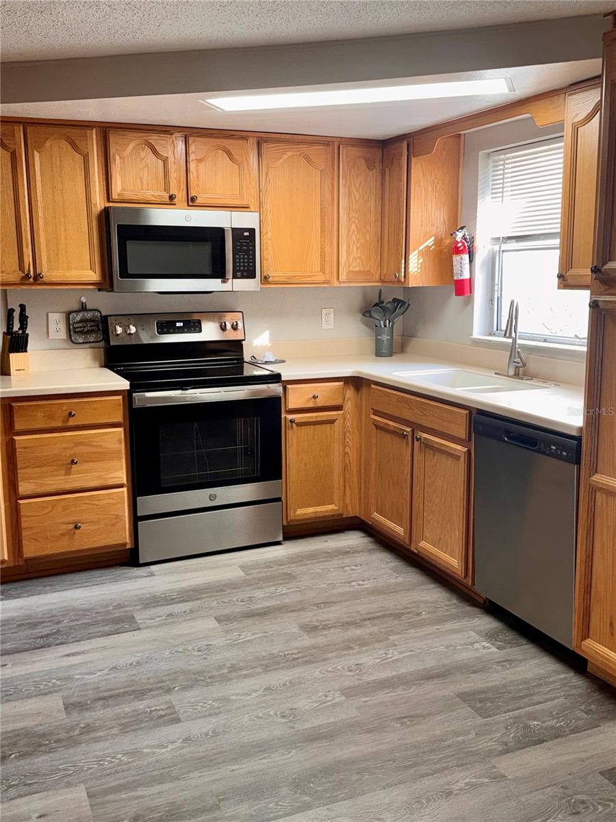 Image 5 of 25 For 7310 Ivanhoe Drive