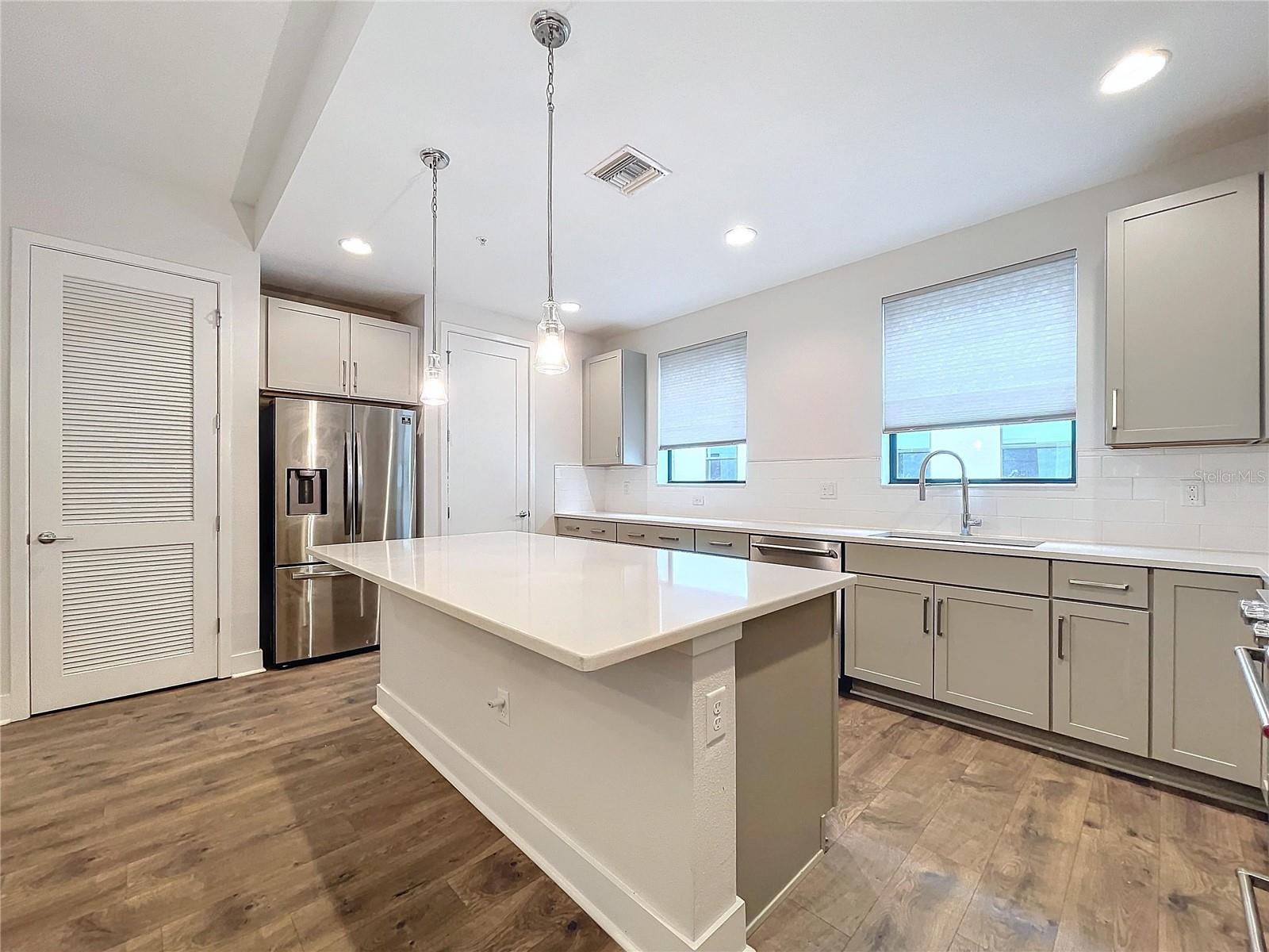 Image 23 of 83 For 2511 Grady Avenue N 59