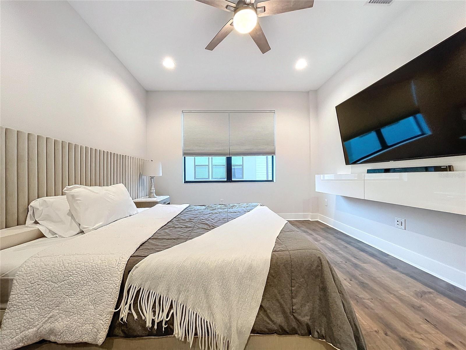 Image 37 of 83 For 2511 Grady Avenue N 59