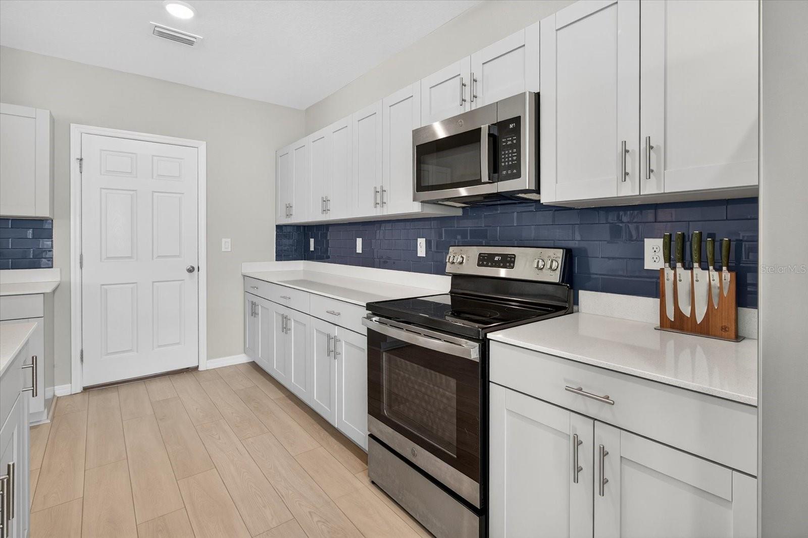 Image 14 of 55 For 7860 Peace Lily Avenue