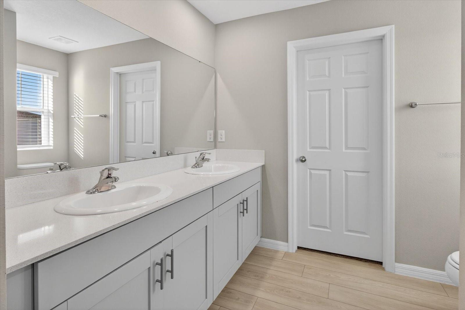 Image 28 of 55 For 7860 Peace Lily Avenue