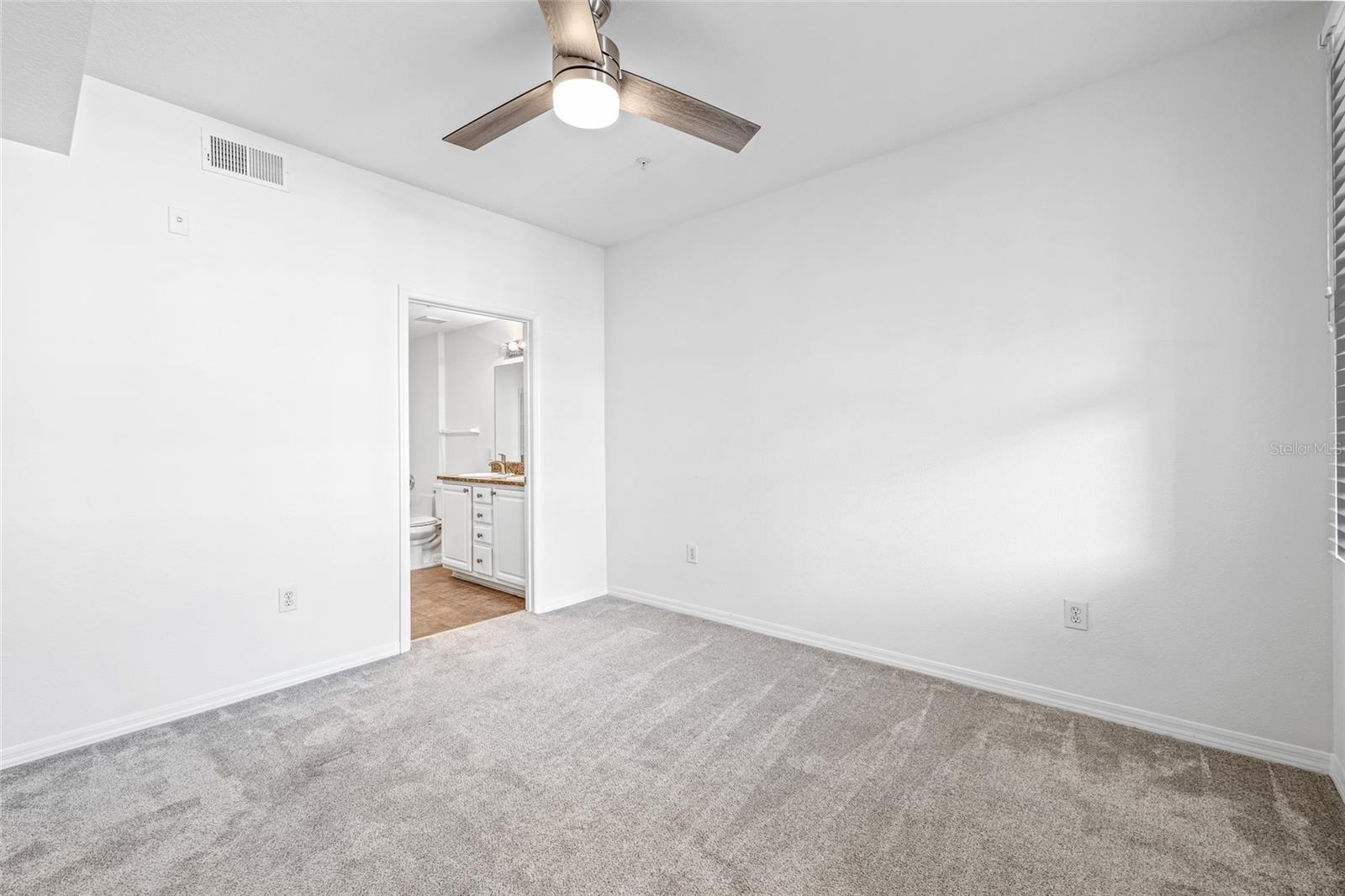 Image 12 of 44 For 501 Knights Run Avenue 2208