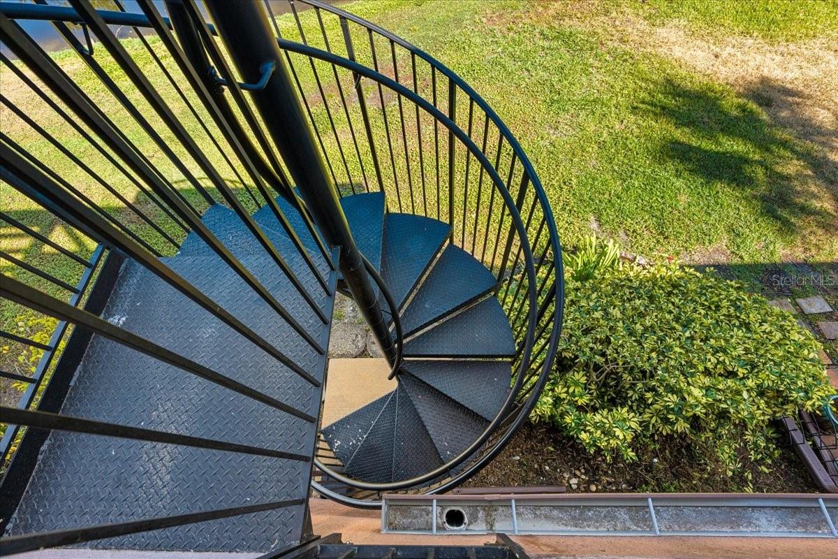 Image 11 of 42 For 875 Village Drive N 204