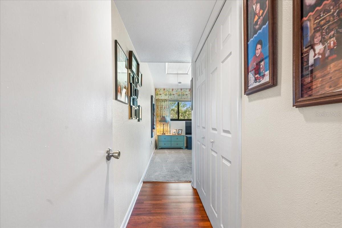 Image 17 of 42 For 875 Village Drive N 204