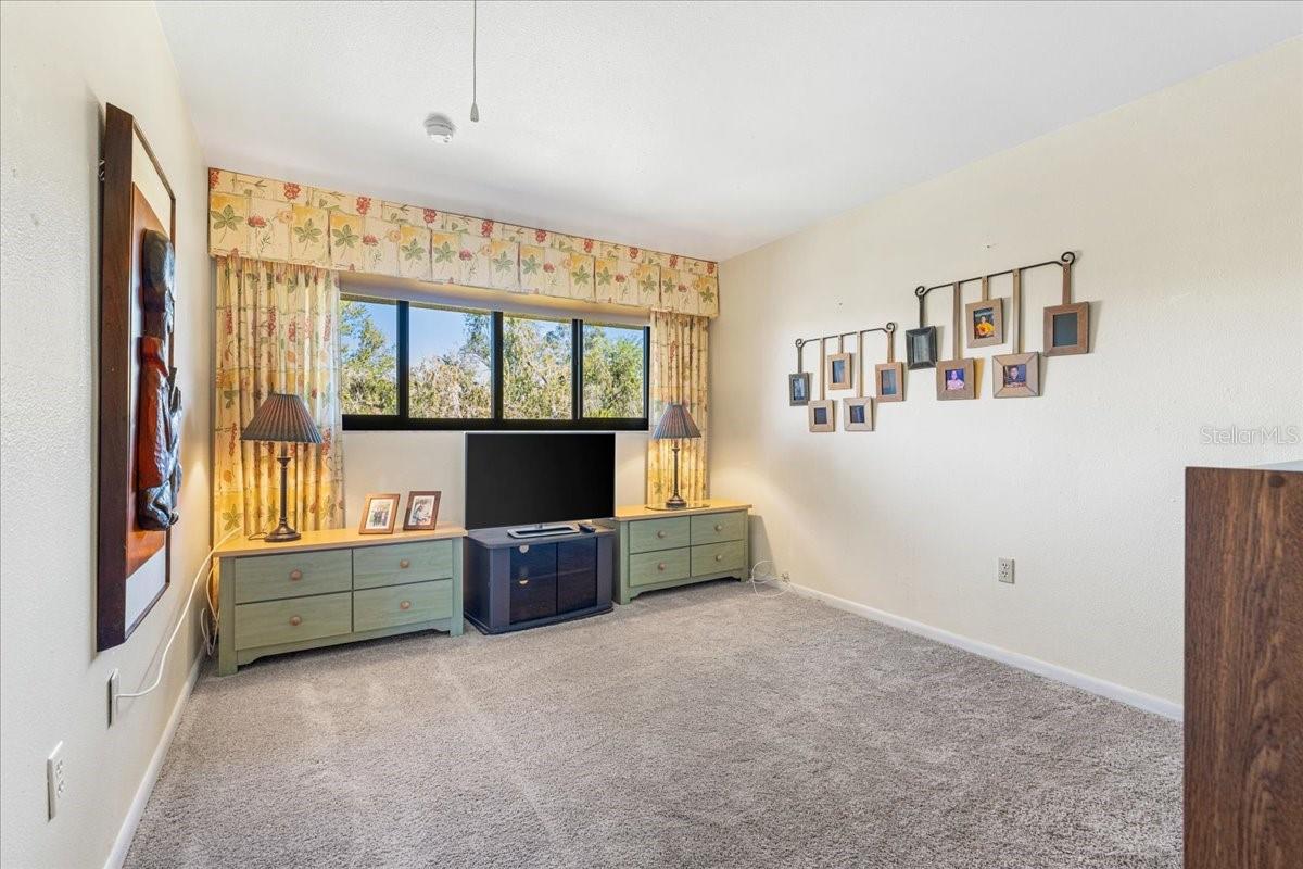 Image 18 of 42 For 875 Village Drive N 204