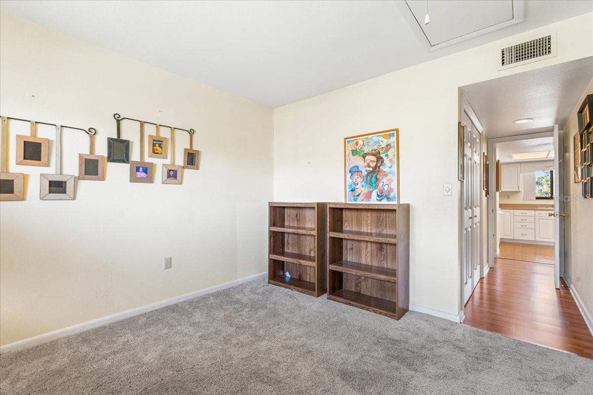 Image 19 of 42 For 875 Village Drive N 204