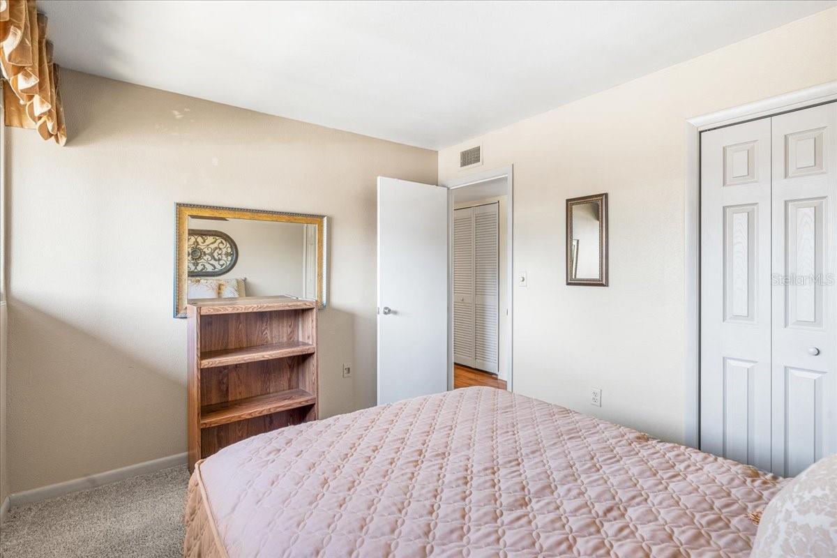 Image 22 of 42 For 875 Village Drive N 204