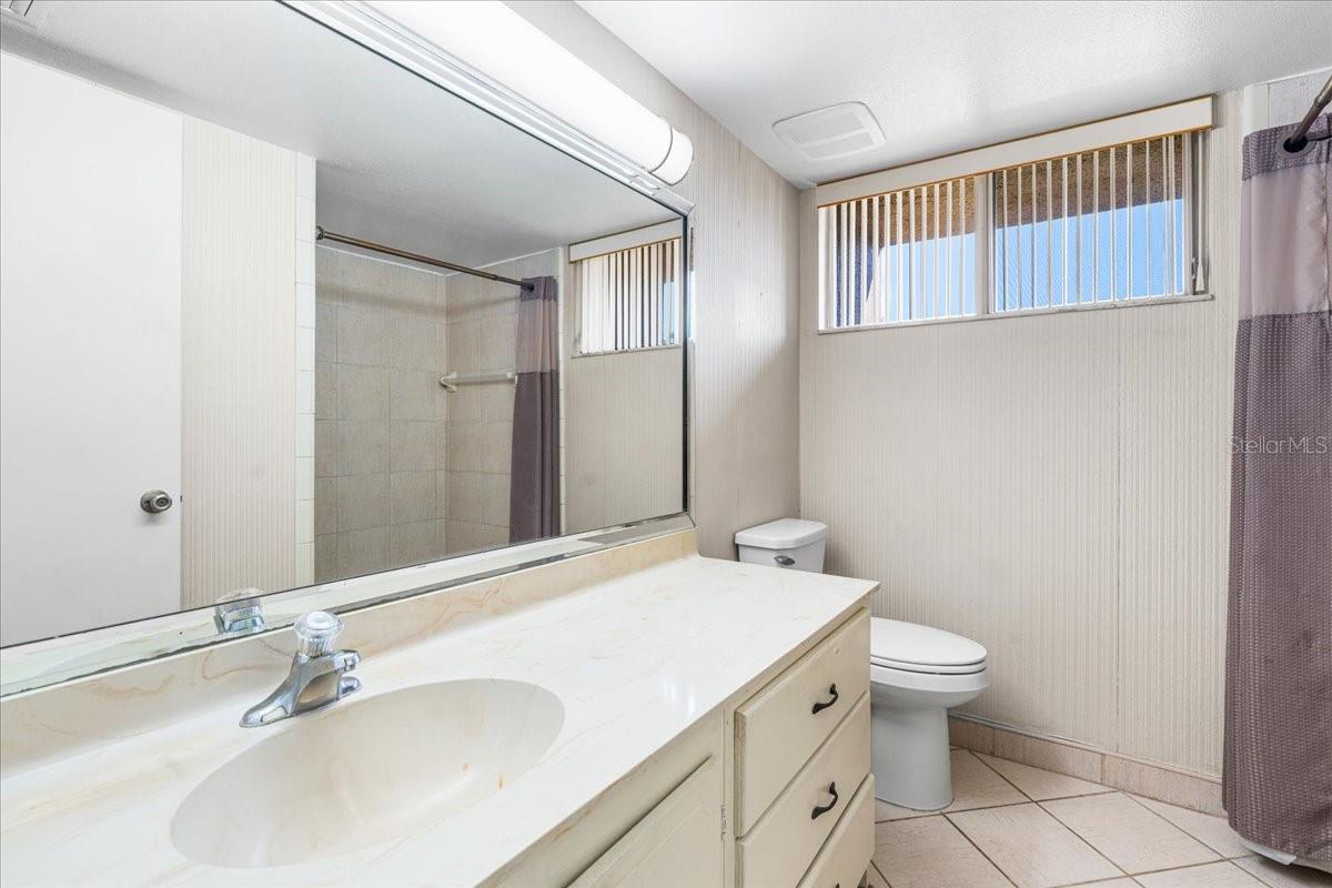 Image 23 of 42 For 875 Village Drive N 204