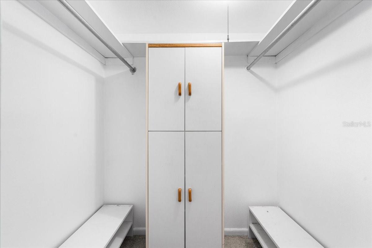 Image 24 of 42 For 875 Village Drive N 204