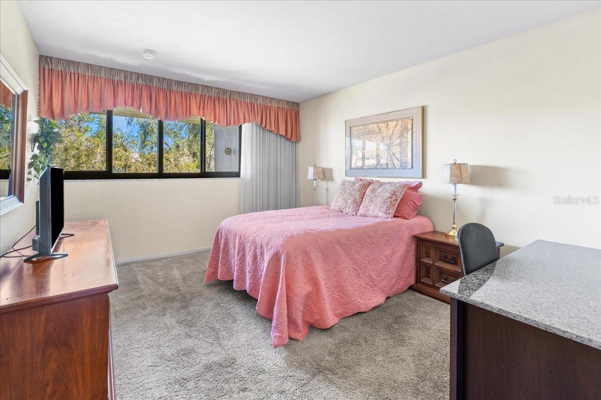 Image 25 of 42 For 875 Village Drive N 204