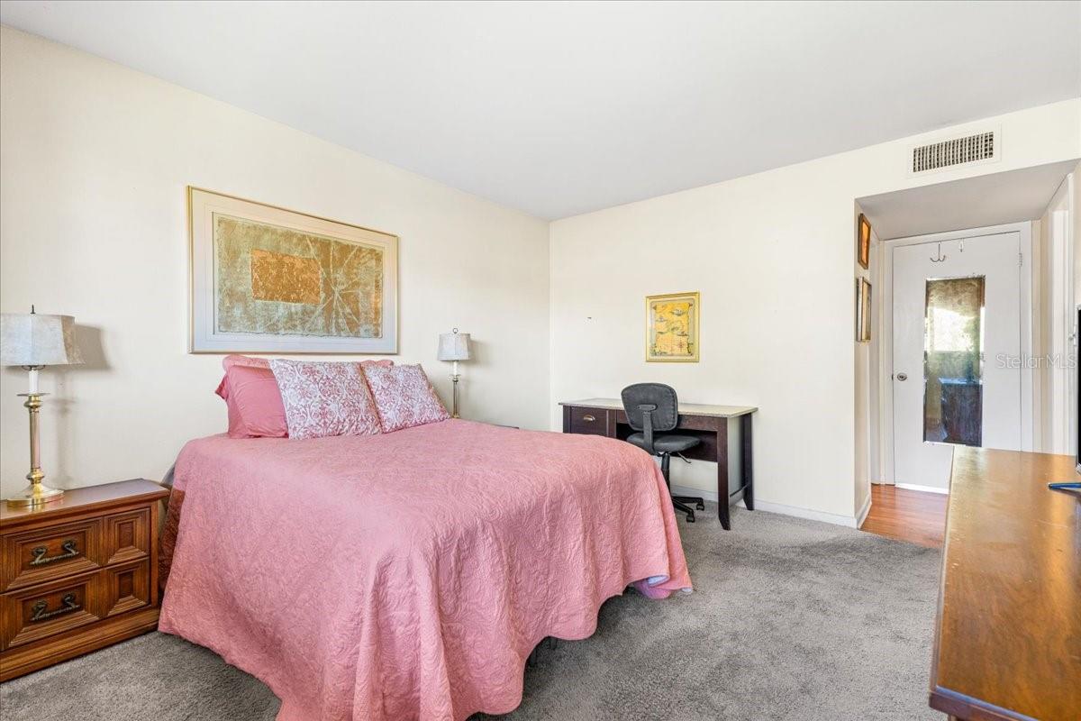 Image 26 of 42 For 875 Village Drive N 204