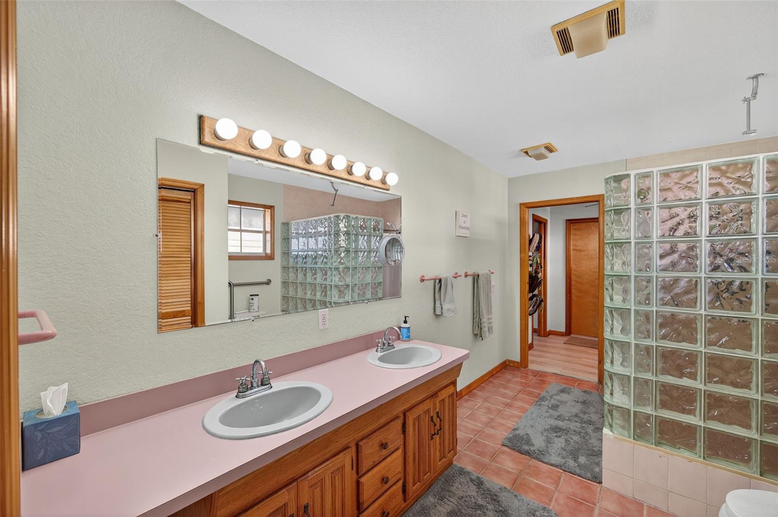 Image 21 of 57 For 1312 Grove Avenue