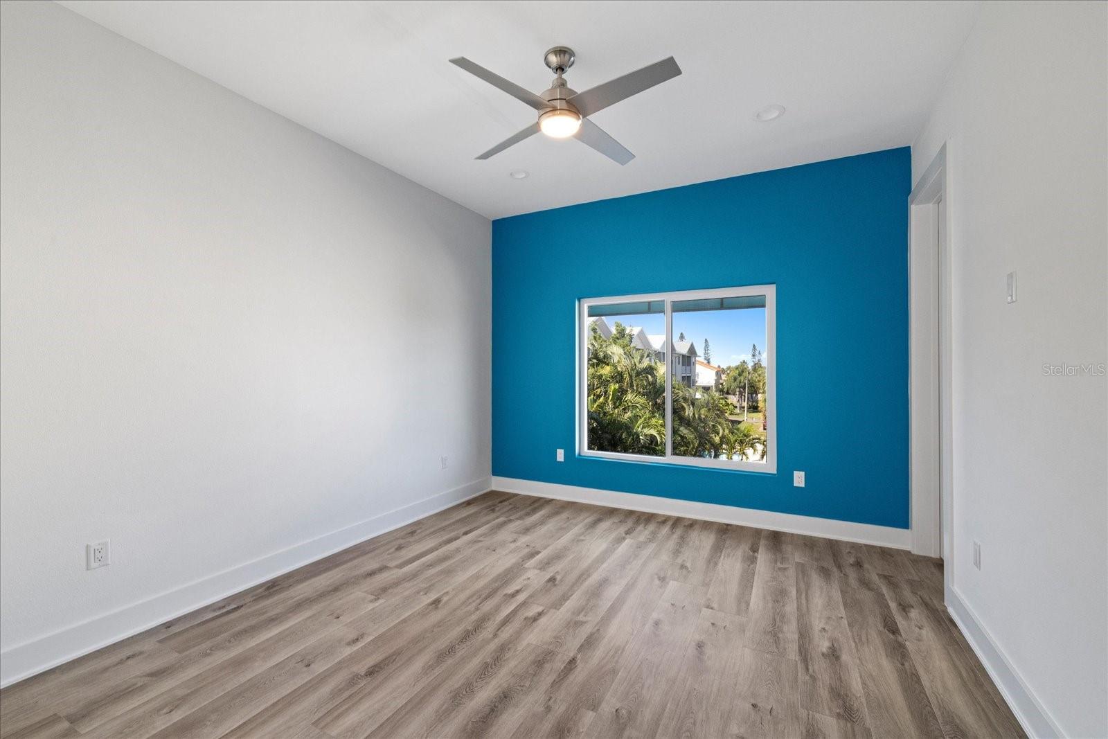 Image 20 of 49 For 15405 Gulf Boulevard B2