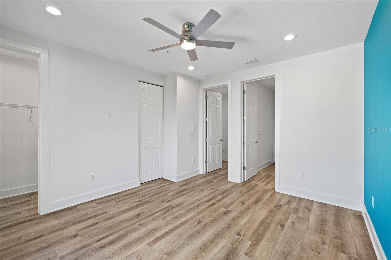 Image 28 of 49 For 15405 Gulf Boulevard B2