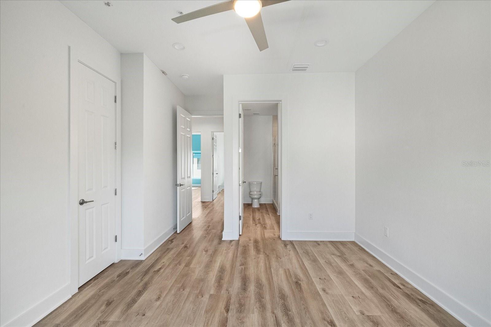 Image 32 of 49 For 15405 Gulf Boulevard B2