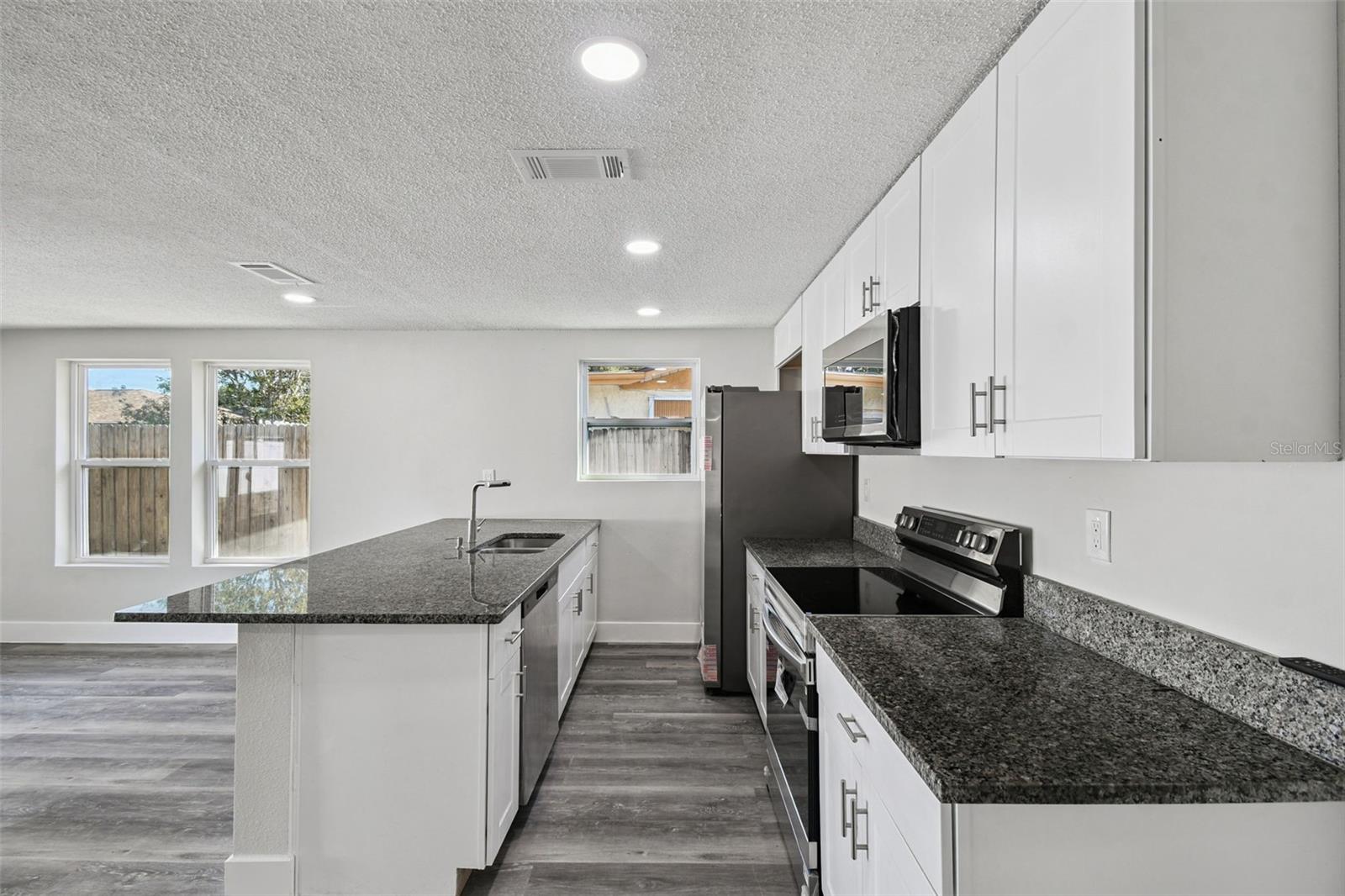 Image 14 of 54 For 7631 Briarwood Drive