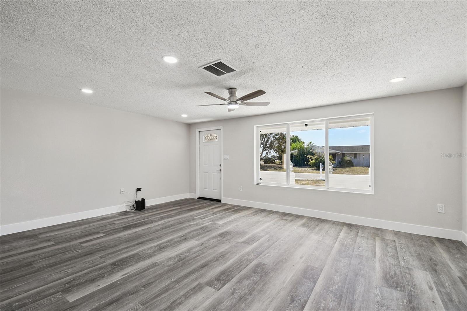 Image 7 of 54 For 7631 Briarwood Drive