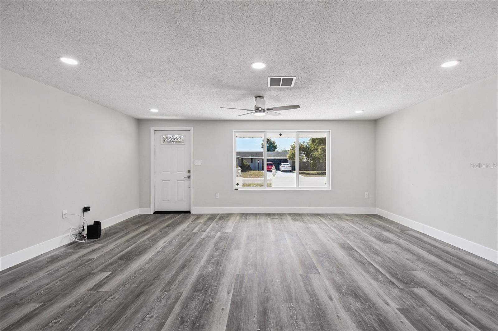 Image 8 of 54 For 7631 Briarwood Drive