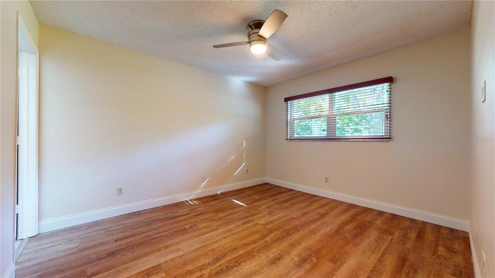 Image 10 of 32 For 1155 Montrose Place